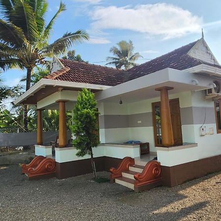 Punerjeni Homes Alappuzha Exterior photo